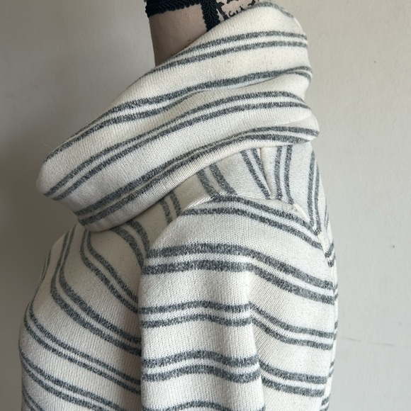 L.L. Bean Cowl Neck Striped Cream Gray Sweater Size Large - Picture 6 of 10